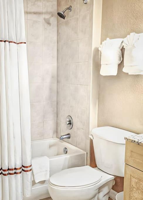 Entire Rental 3-Br Minutes From Disney X8 Hot Tub Apartment 2204 Orlando Exterior photo