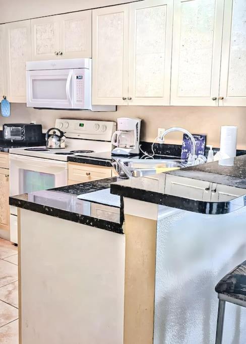 Entire Rental 3-Br Minutes From Disney X8 Hot Tub Apartment 2204 Orlando Exterior photo